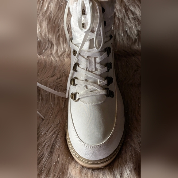 Women's Outdoor Faux Fur Boots - Picture 12 of 16